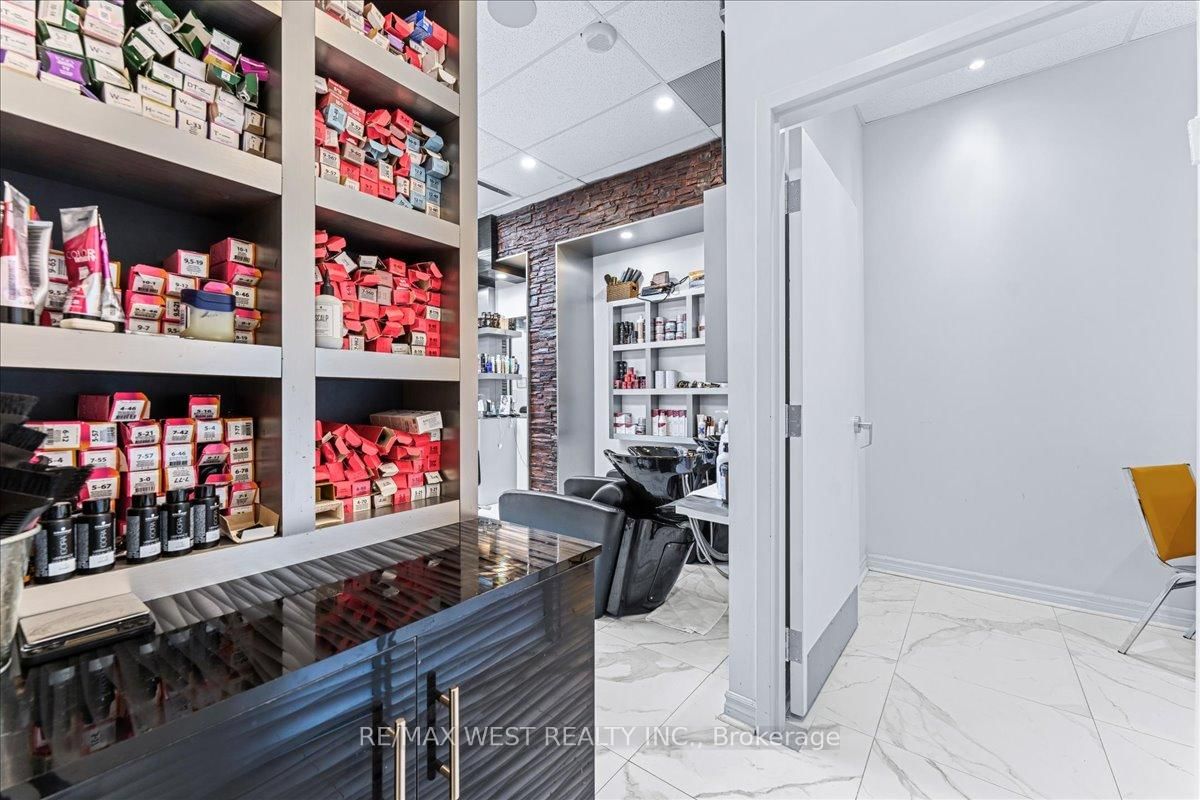 9610 Yonge Street, Unit A8 - Photo 19