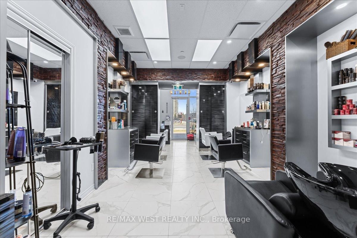 9610 Yonge Street, Unit A8 - Photo 2