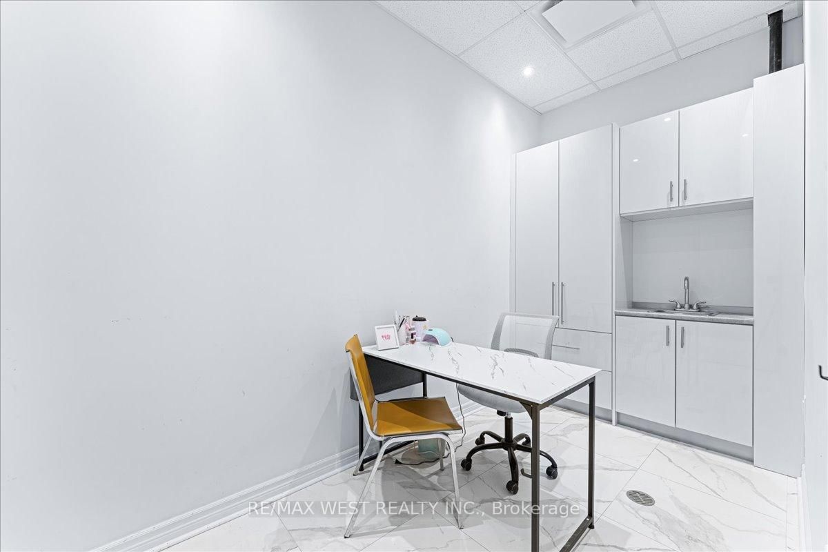 9610 Yonge Street, Unit A8 - Photo 20