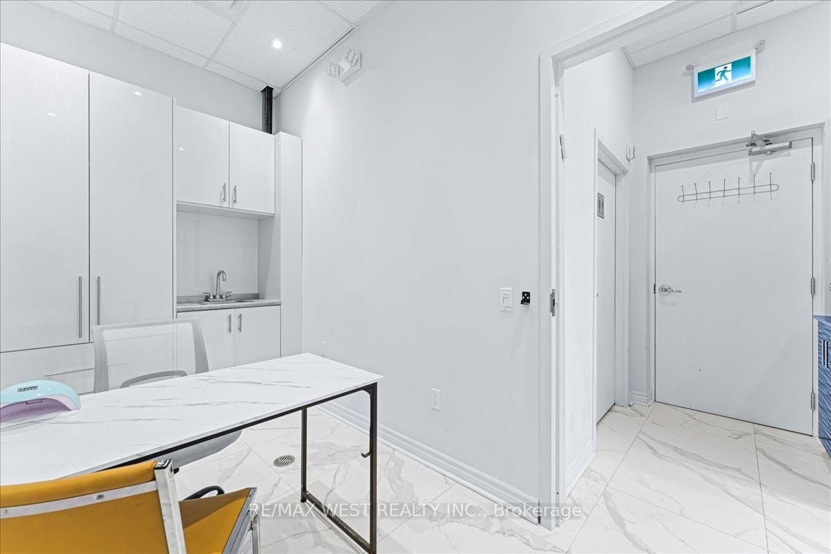 9610 Yonge Street, Unit A8 - Photo 21