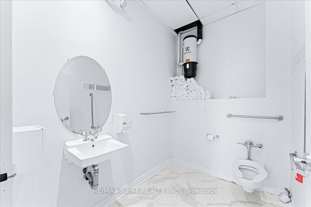 9610 Yonge Street, Unit A8 - Photo 22