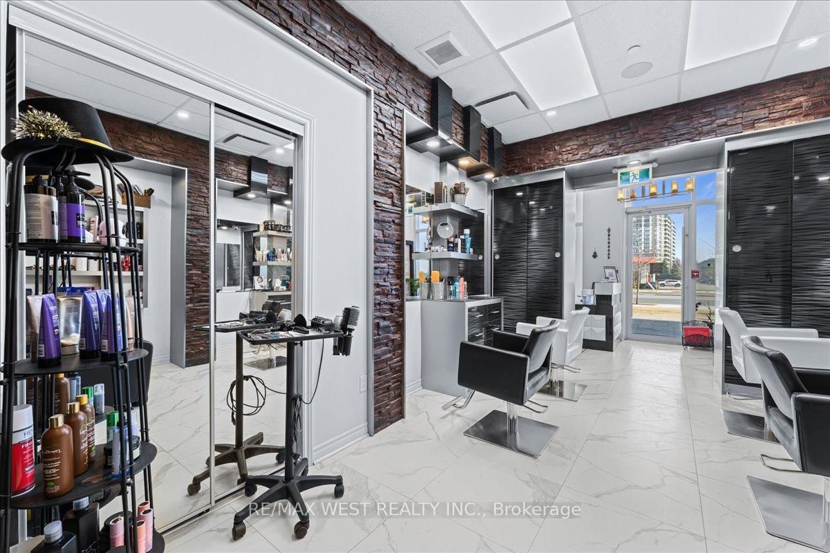 9610 Yonge Street, Unit A8 - Photo 3