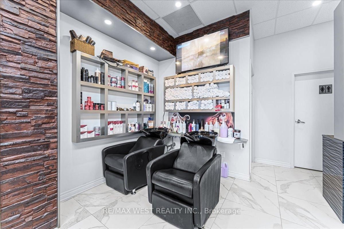 9610 Yonge Street, Unit A8 - Photo 6