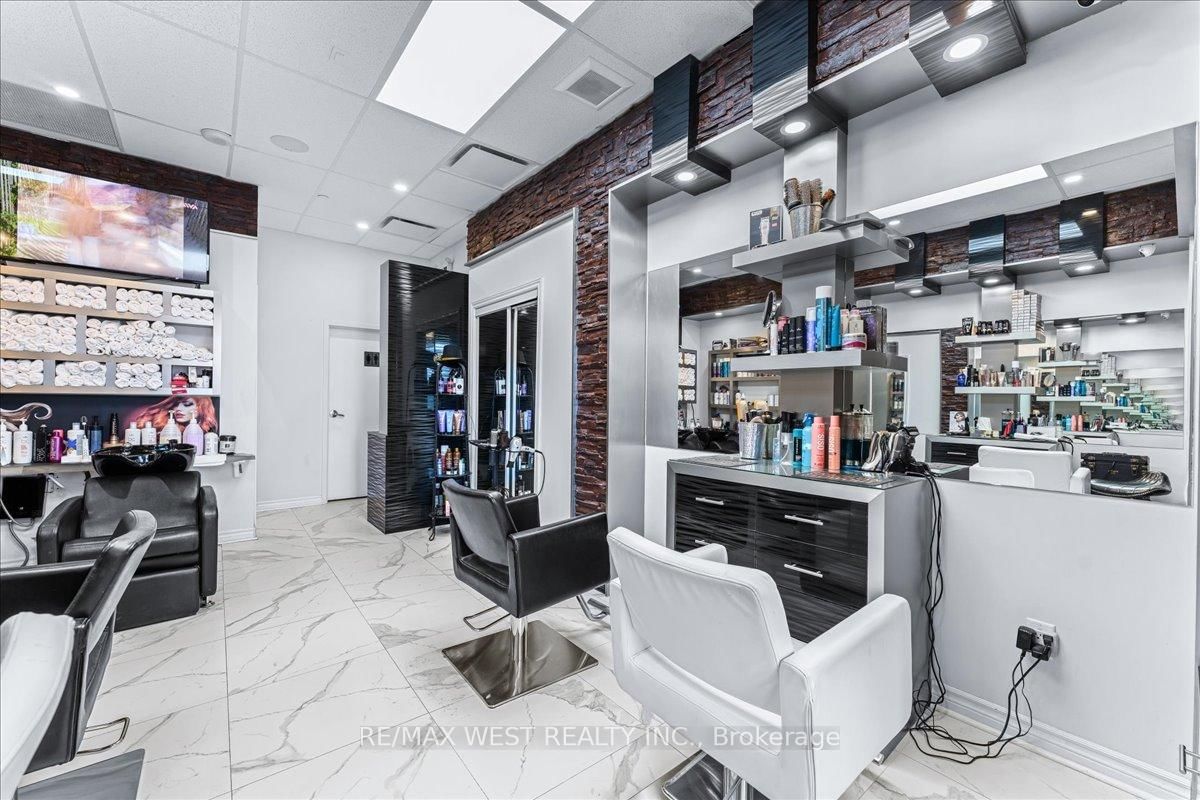 9610 Yonge Street, Unit A8 - Photo 9