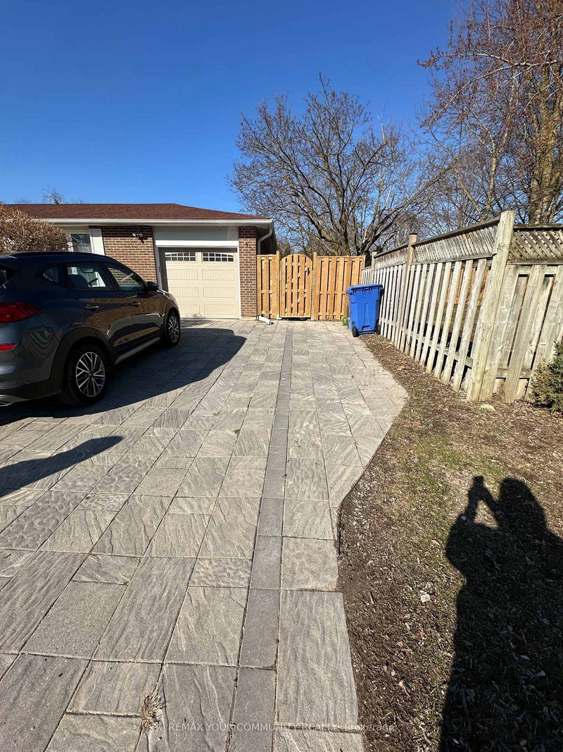 356 Sandford St, Newmarket, L3Y 4S3 | Image 2