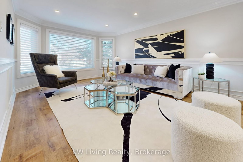 7 Kingmount Cres, Richmond Hill, L4B 3W5 | Image 3