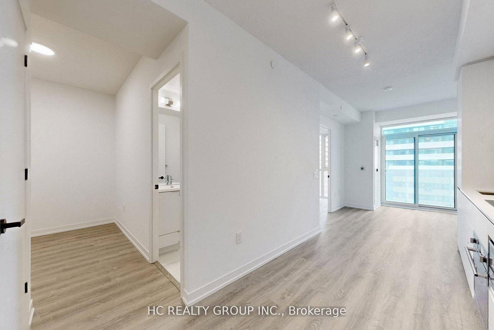 8 Interchange Way, Unit 3101 - Photo 6
