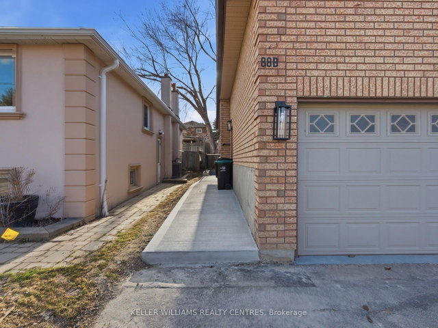 B - 88 Townsend Avenue