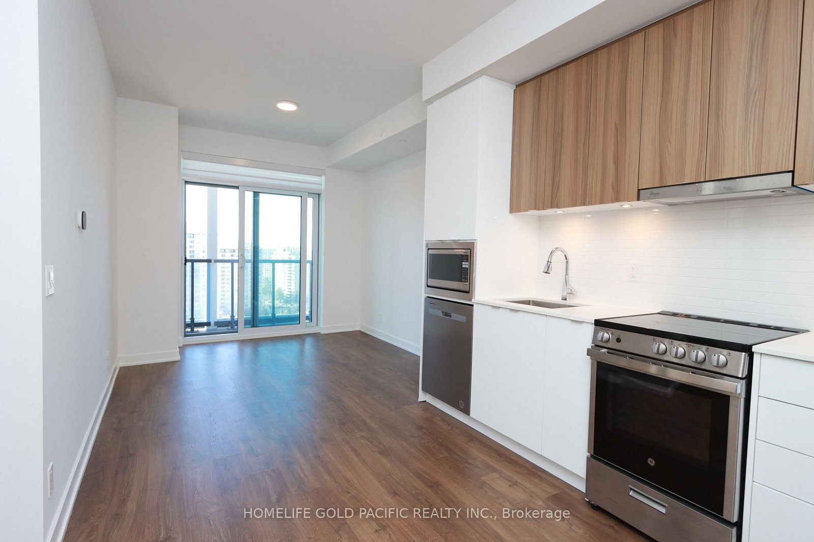 30 Upper Mall Way, Unit 1506 - Photo 6