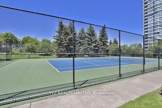 712 - 1 Clark Avenue W