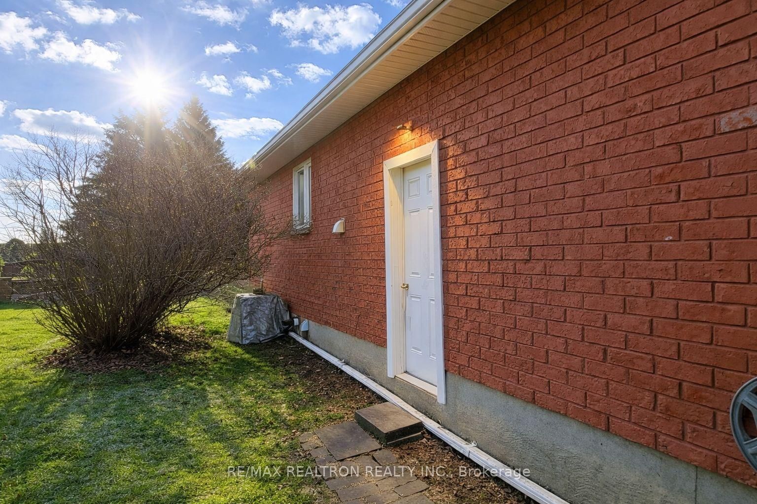 210 Old Yonge #Basement Street - Photo 2