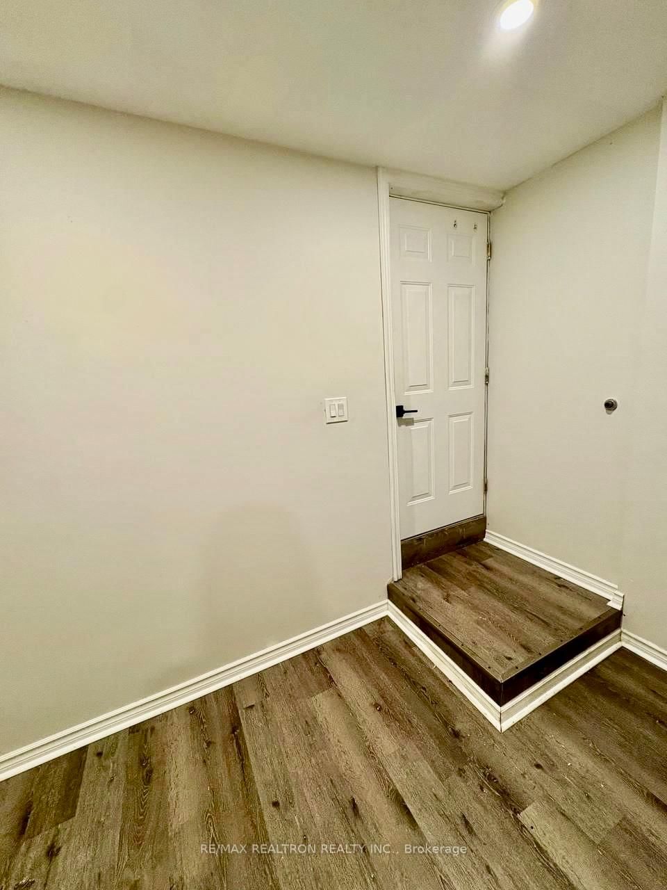 210 Old Yonge #Basement Street - Photo 3