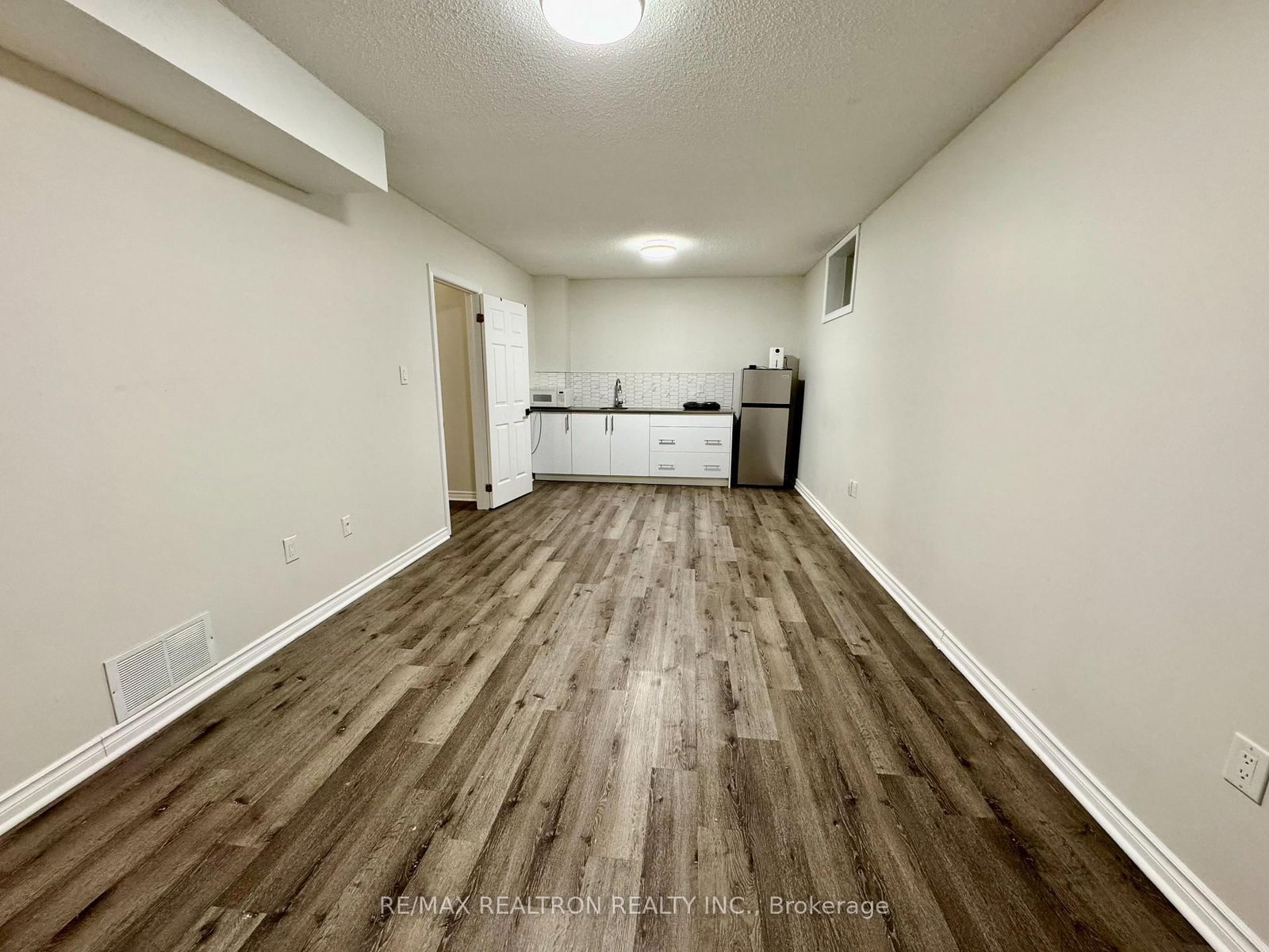 210 Old Yonge #Basement Street - Photo 8