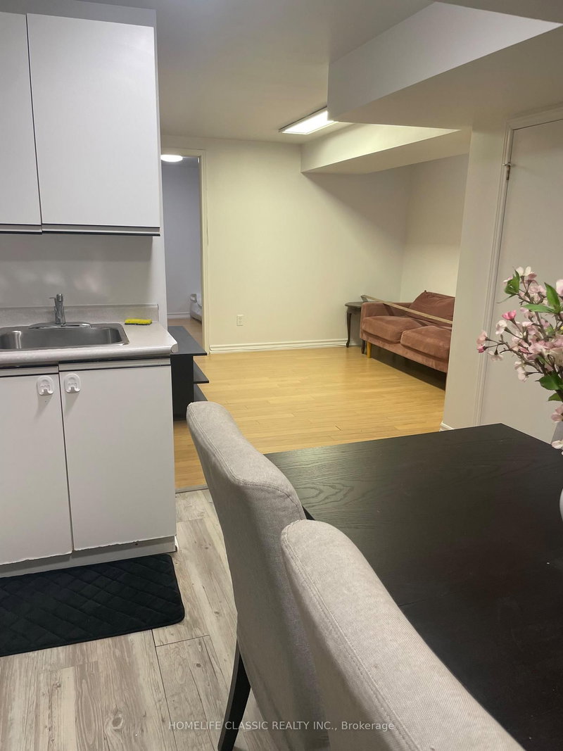 lower - 102 Church St S, Richmond Hill, L4C 1W3 | Image 3