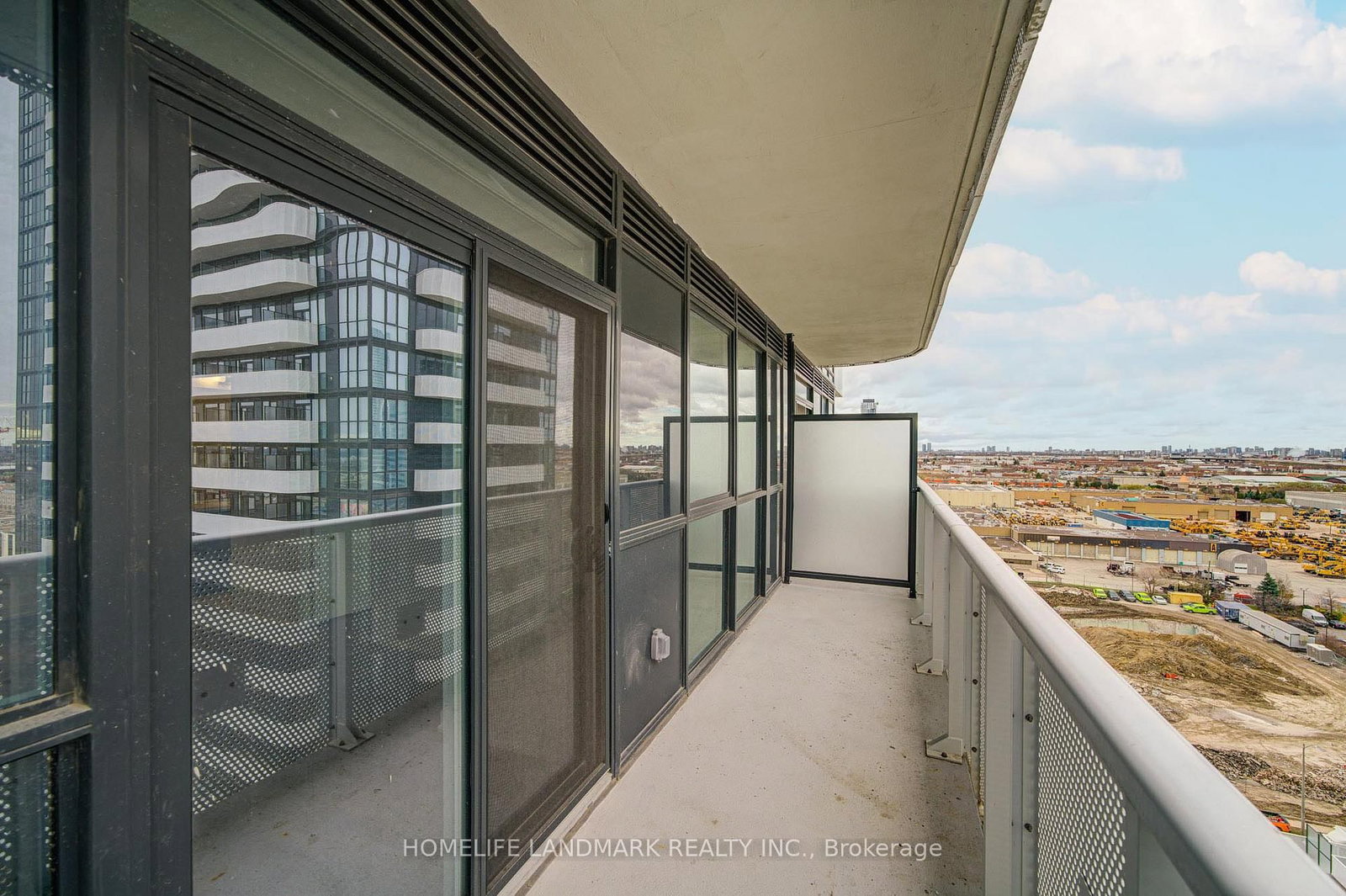 8 interchange Way, Unit 1510 - Photo 23