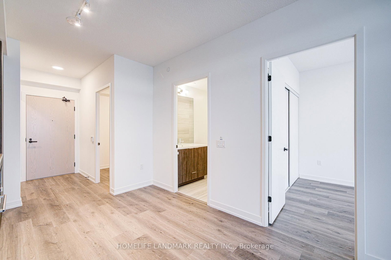 8 interchange Way, Unit 1510 - Photo 5