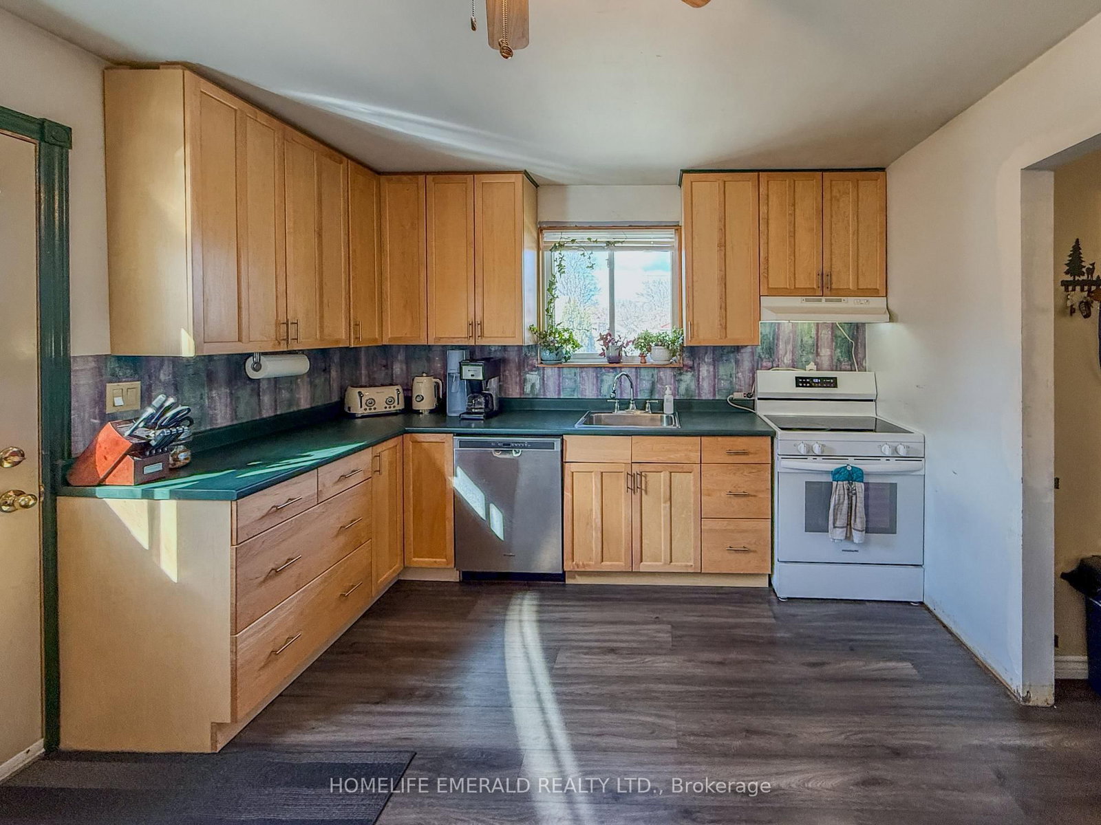 Detached House for sale at 74 VERNON Street, Essa, Ontario, L0M 1B0 - Angus - MLS: N12989110