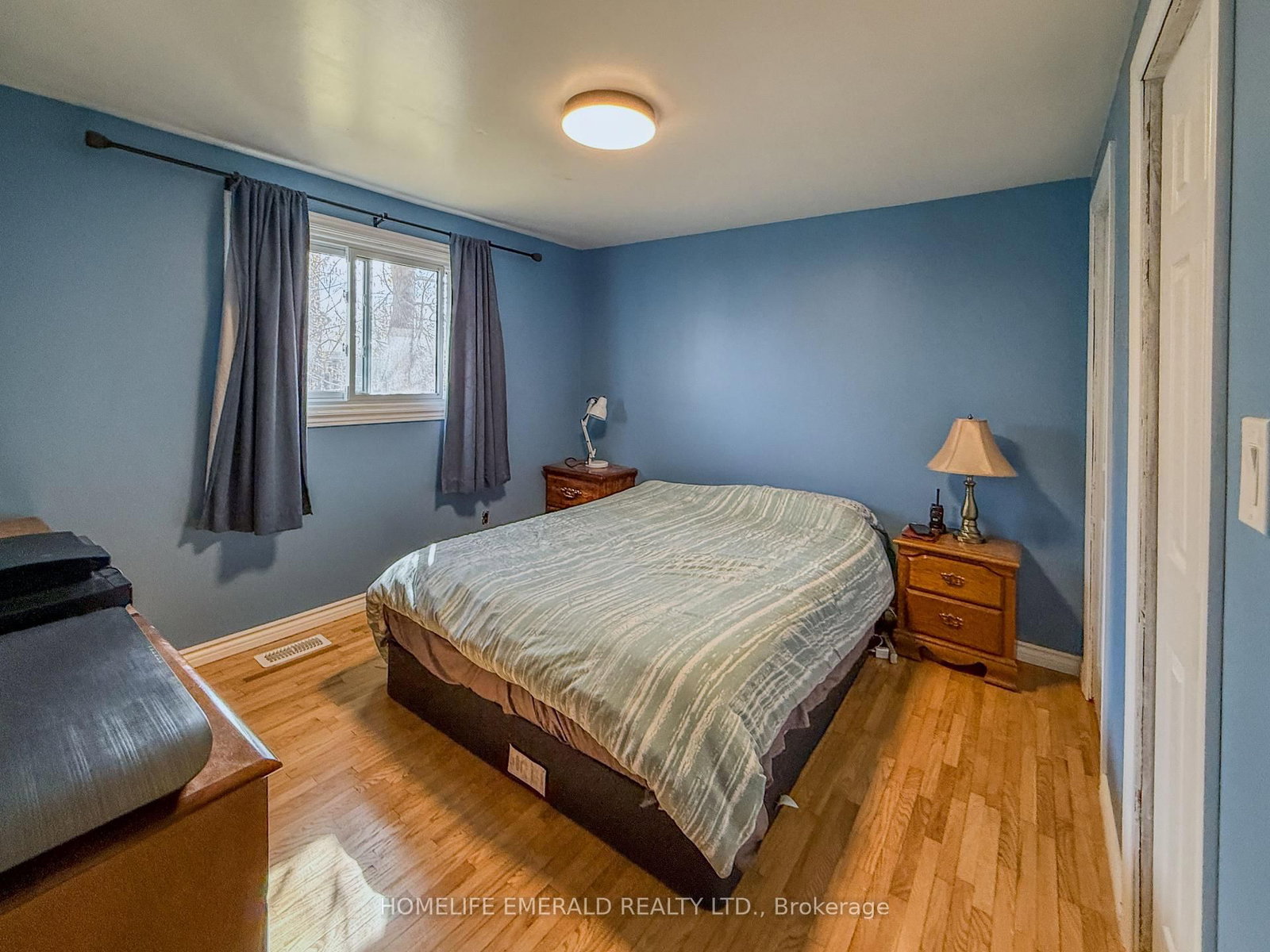 Detached House for sale at 74 VERNON Street, Essa, Ontario, L0M 1B0 - Angus - MLS: N12989110