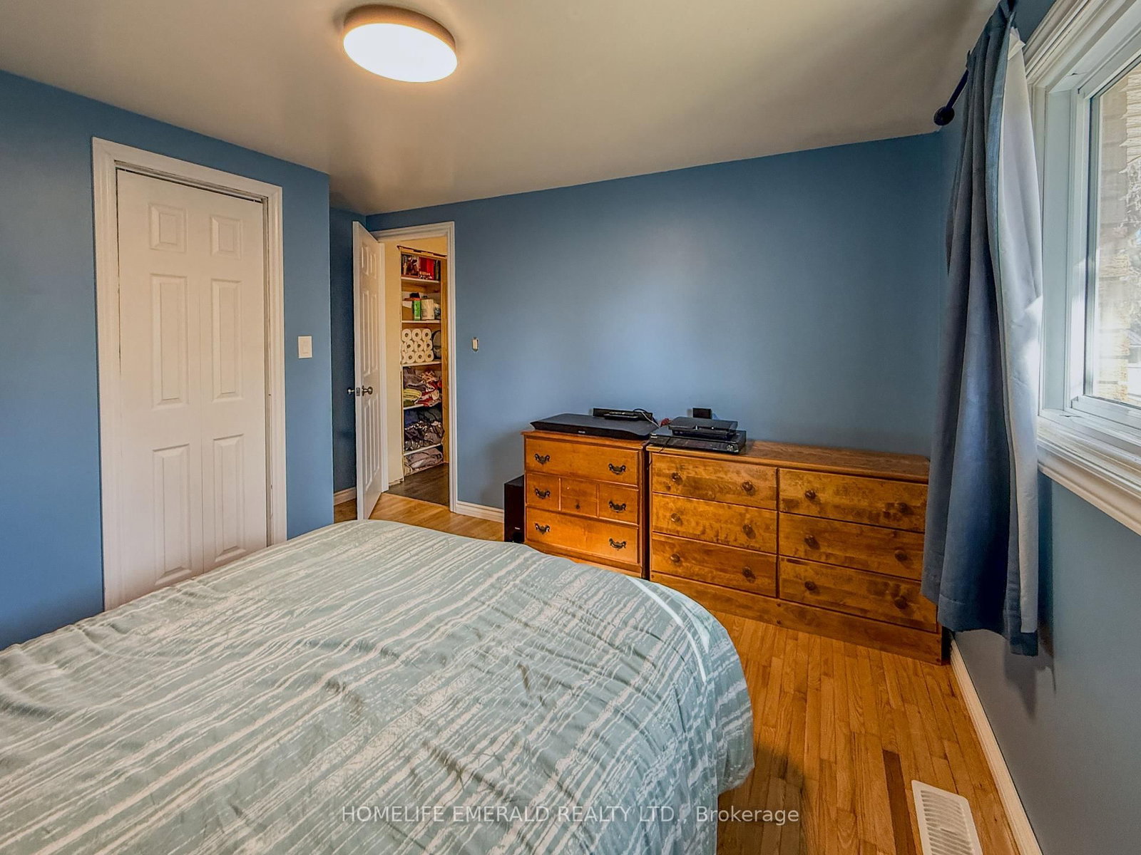 Detached House for sale at 74 VERNON Street, Essa, Ontario, L0M 1B0 - Angus - MLS: N12989110