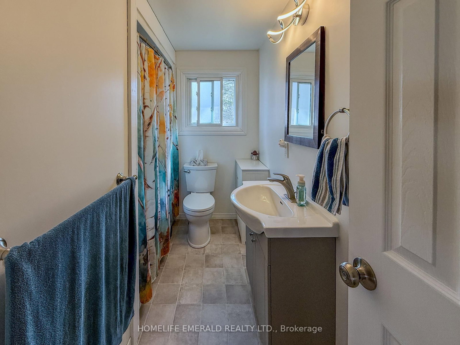 Detached House for sale at 74 VERNON Street, Essa, Ontario, L0M 1B0 - Angus - MLS: N12989110