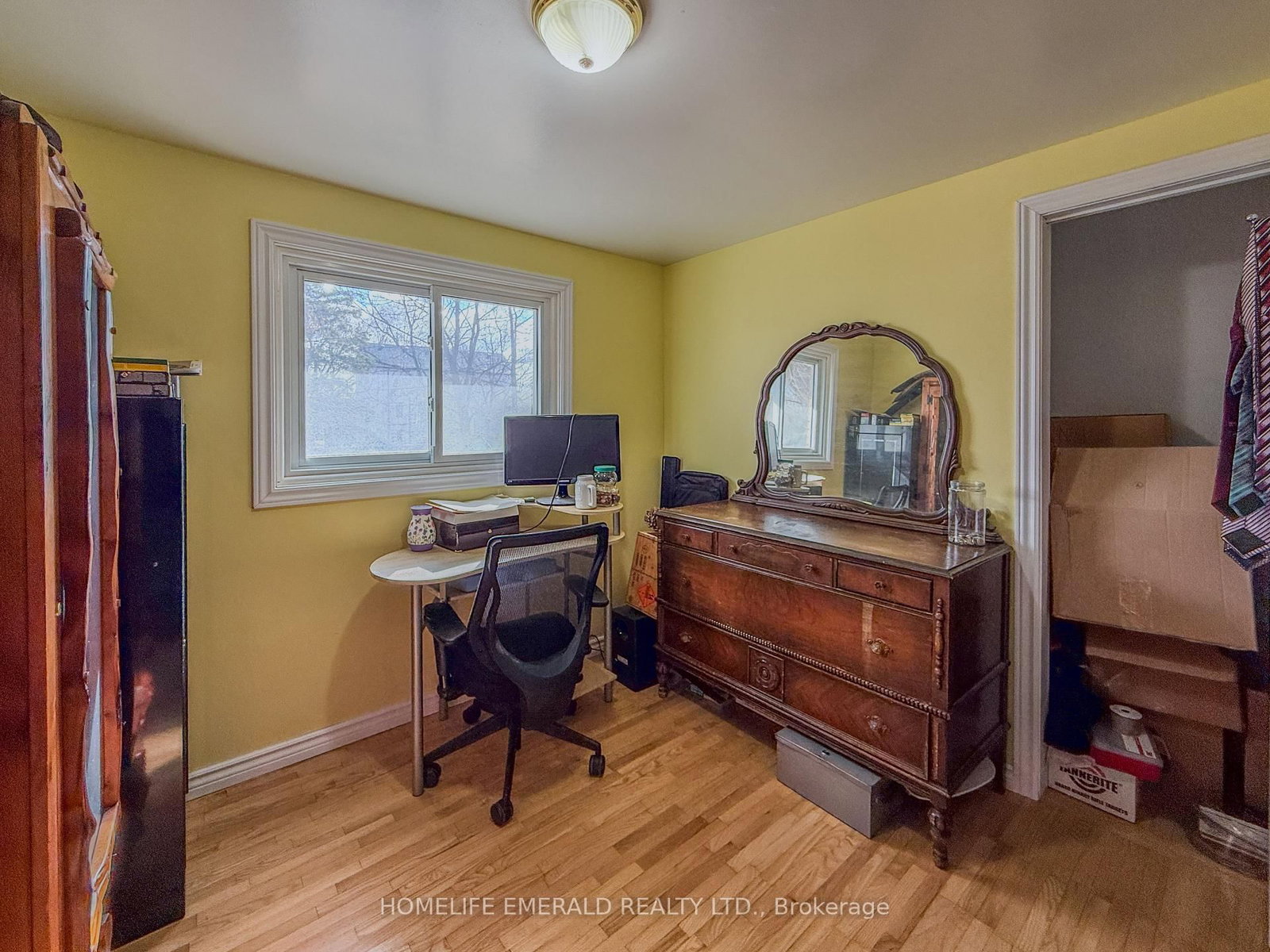 Detached House for sale at 74 VERNON Street, Essa, Ontario, L0M 1B0 - Angus - MLS: N12989110