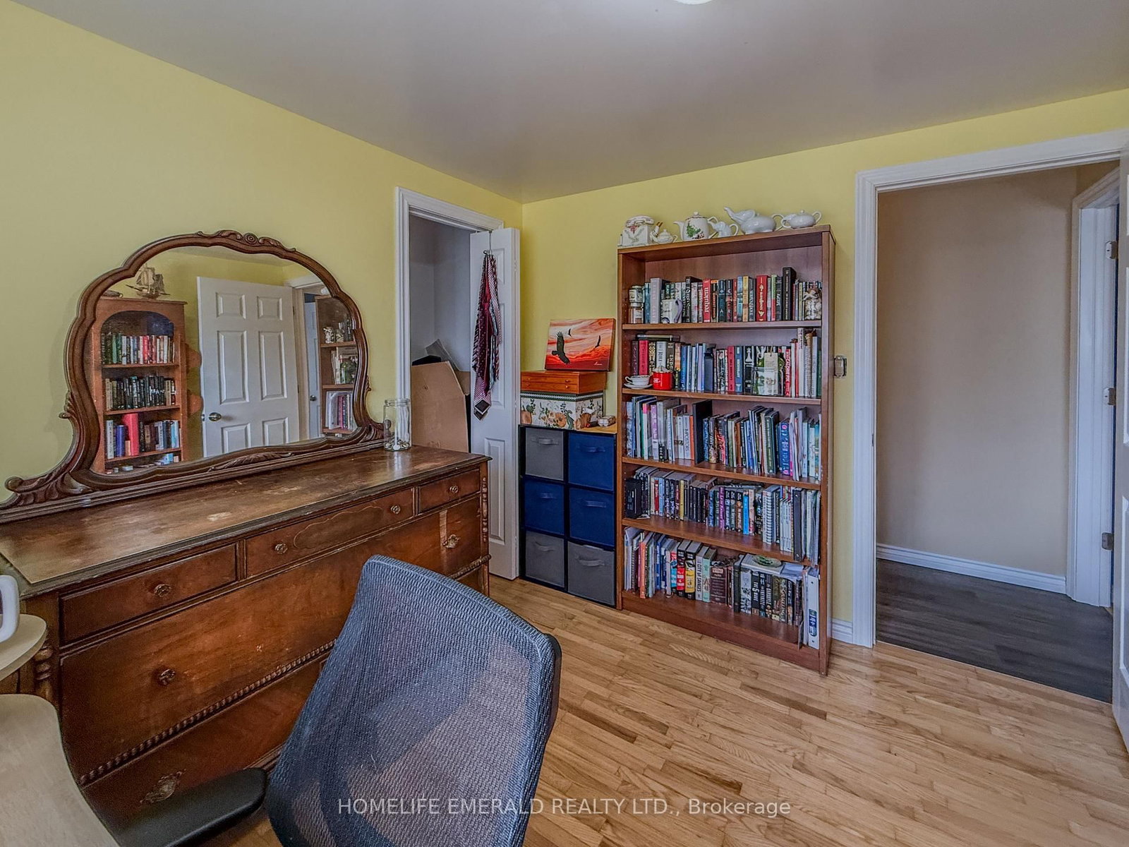 Detached House for sale at 74 VERNON Street, Essa, Ontario, L0M 1B0 - Angus - MLS: N12989110