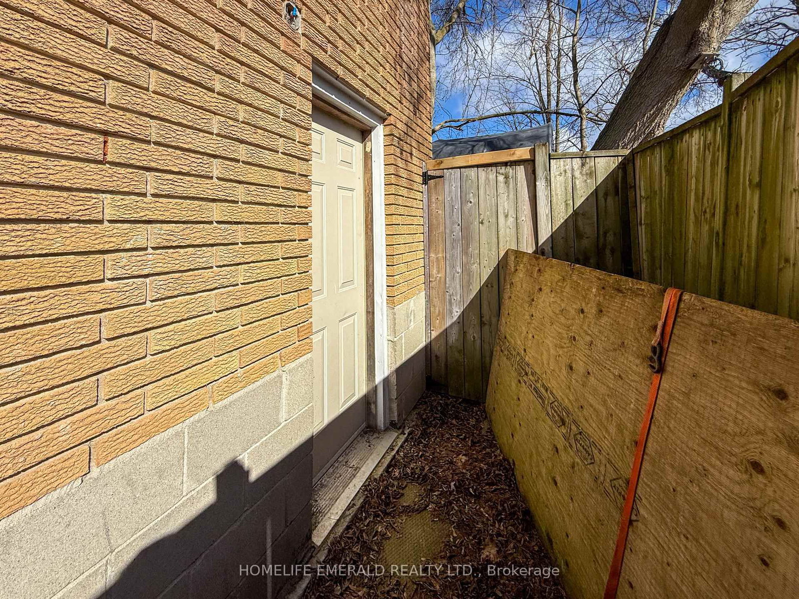 Detached House for sale at 74 VERNON Street, Essa, Ontario, L0M 1B0 - Angus - MLS: N12989110