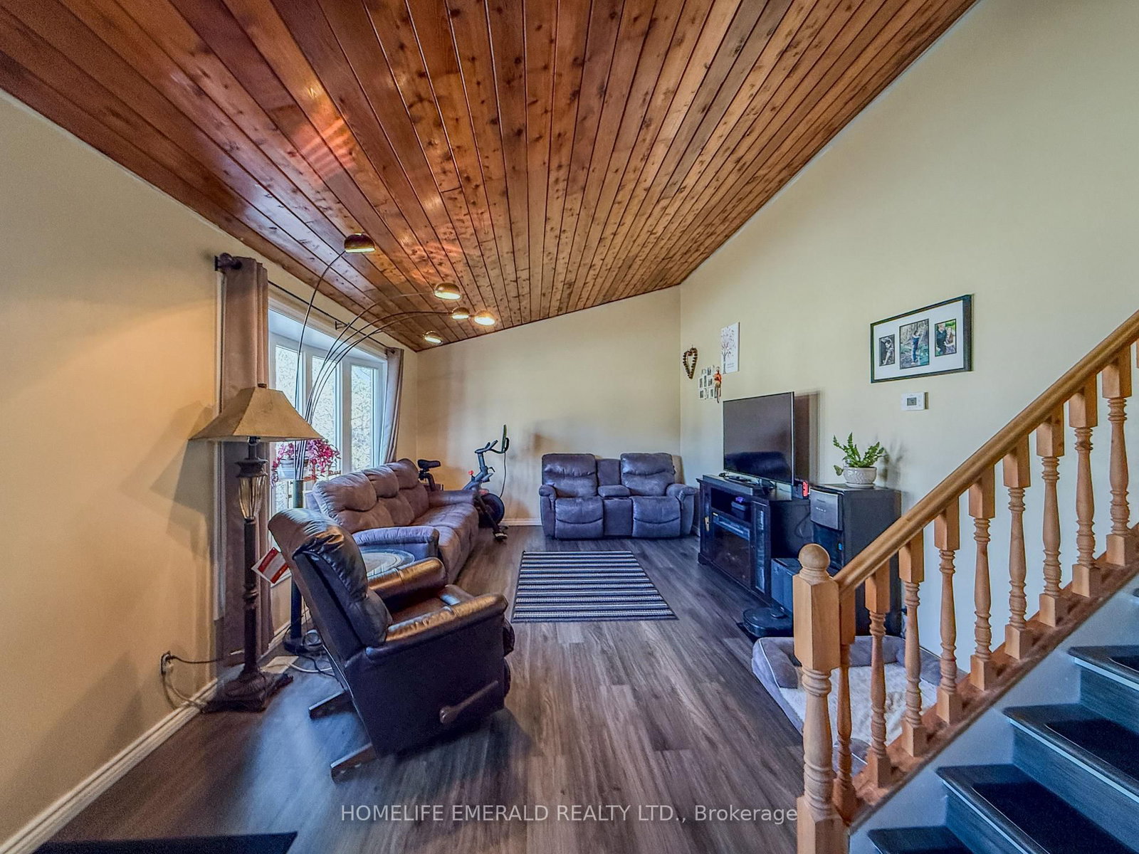 Detached House for sale at 74 VERNON Street, Essa, Ontario, L0M 1B0 - Angus - MLS: N12989110