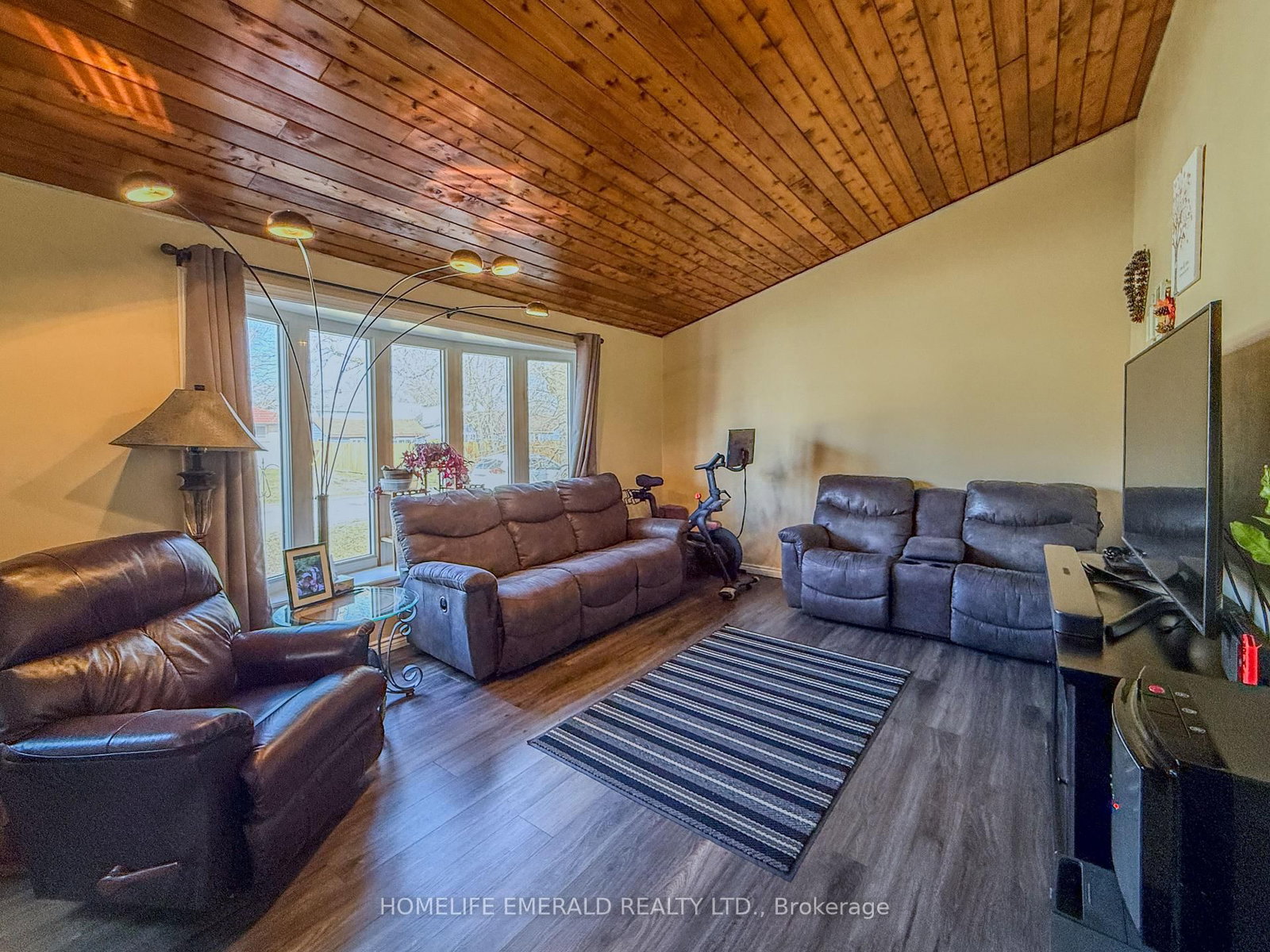 Detached House for sale at 74 VERNON Street, Essa, Ontario, L0M 1B0 - Angus - MLS: N12989110