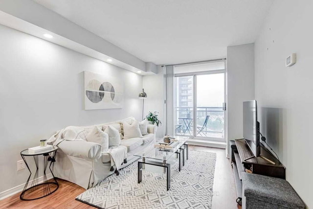 908 - 75 King William Crescent