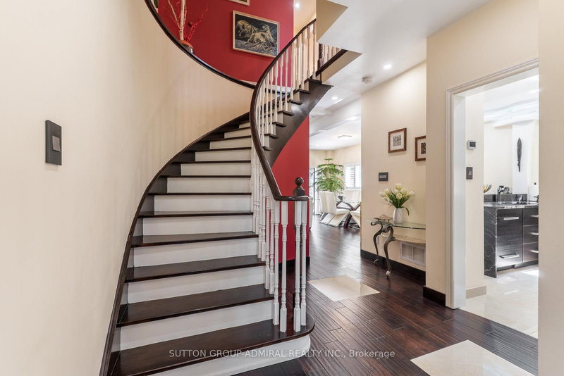 626 College Manor Dr, Newmarket, L3Y 8M7 | Image 3