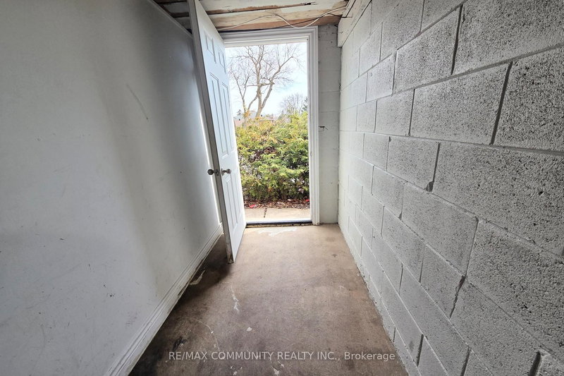 #1 - 81 Oxford St, Richmond Hill, L4C 4L6 | Image 2