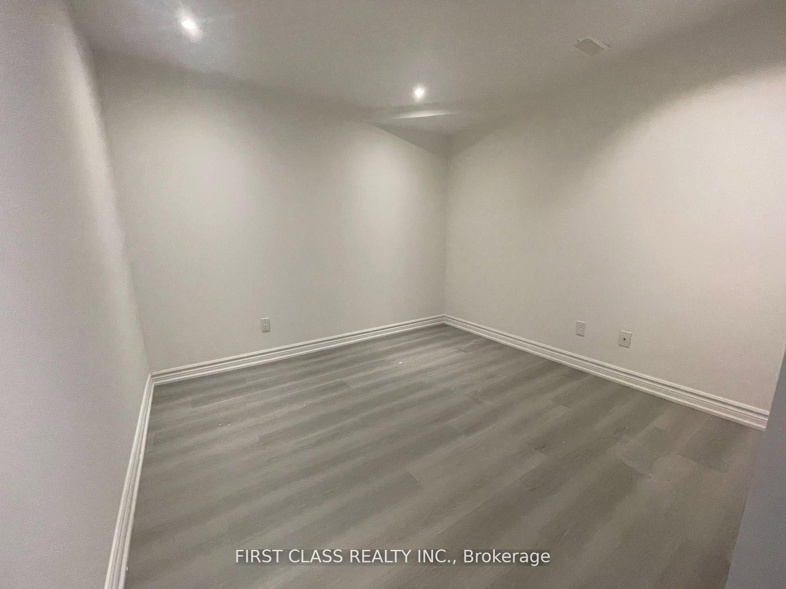 36 Soho Crescent, Unit Basement - Photo 3
