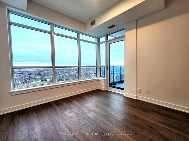 2705 - 50 Upper Mall Way