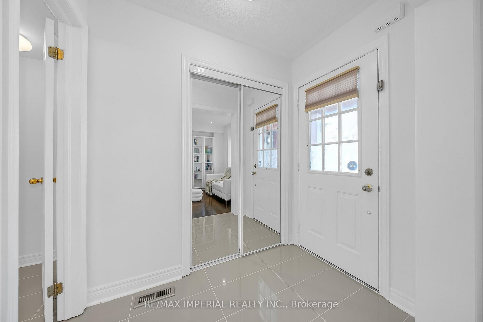 Townhouse for sale at 393 Bur Oak Avenue, Markham, Ontario, L6C 2T8 - Berczy - MLS: N12989420