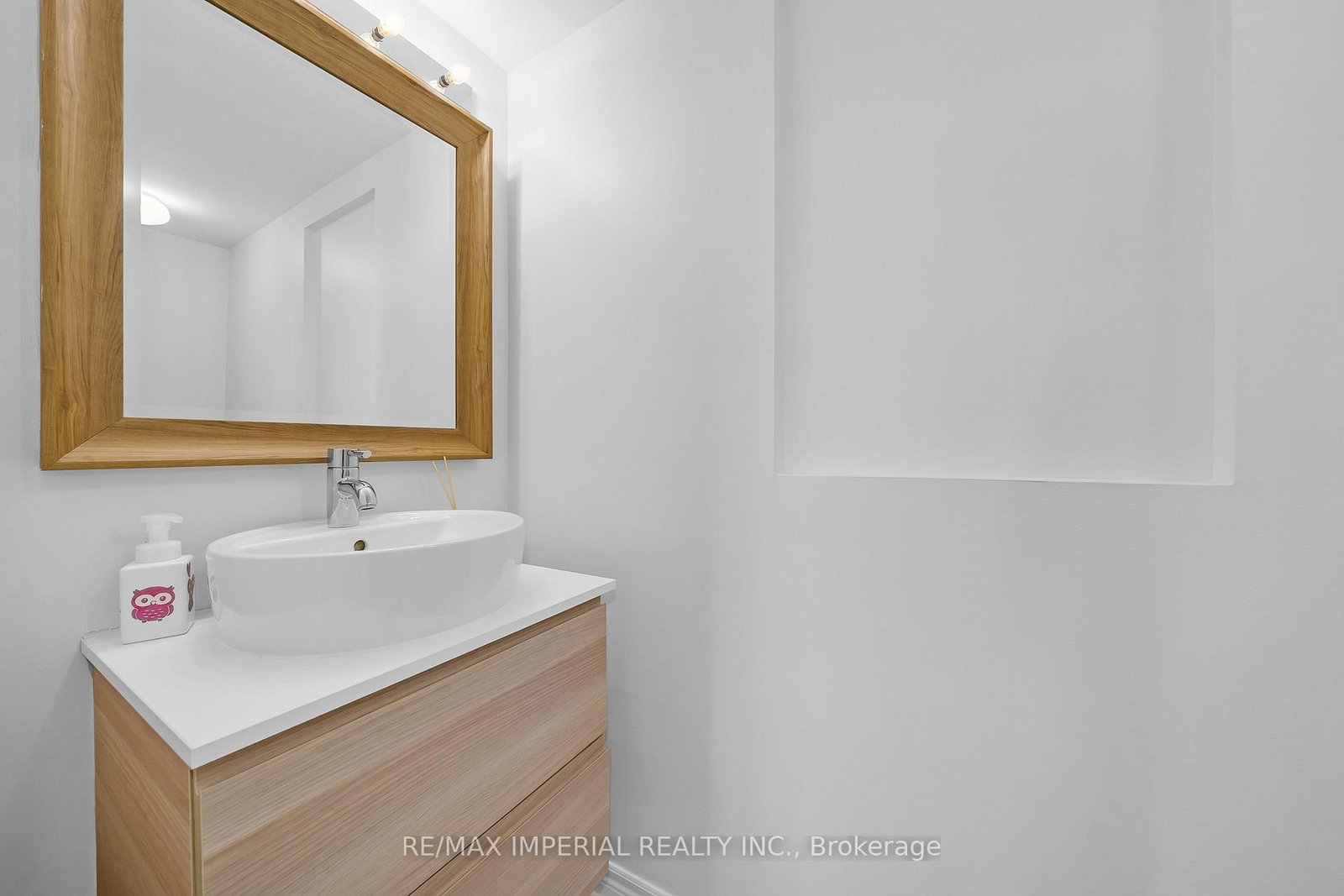 Townhouse for sale at 393 Bur Oak Avenue, Markham, Ontario, L6C 2T8 - Berczy - MLS: N12989420