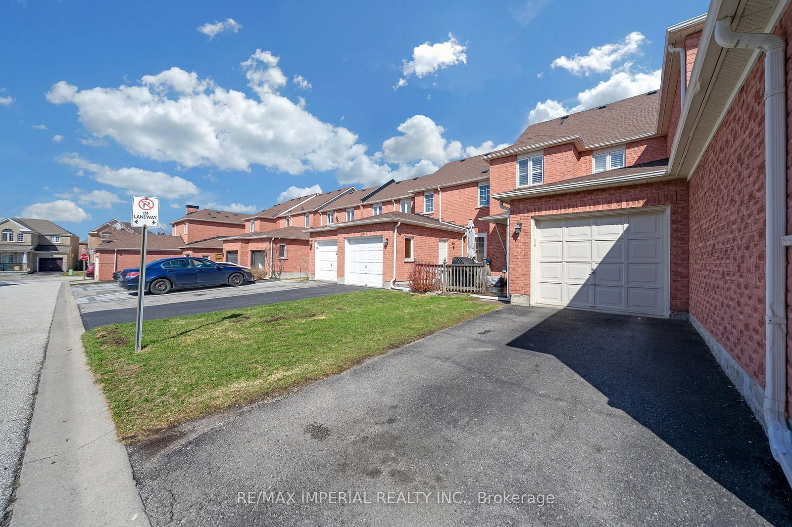 Townhouse for sale at 393 Bur Oak Avenue, Markham, Ontario, L6C 2T8 - Berczy - MLS: N12989420