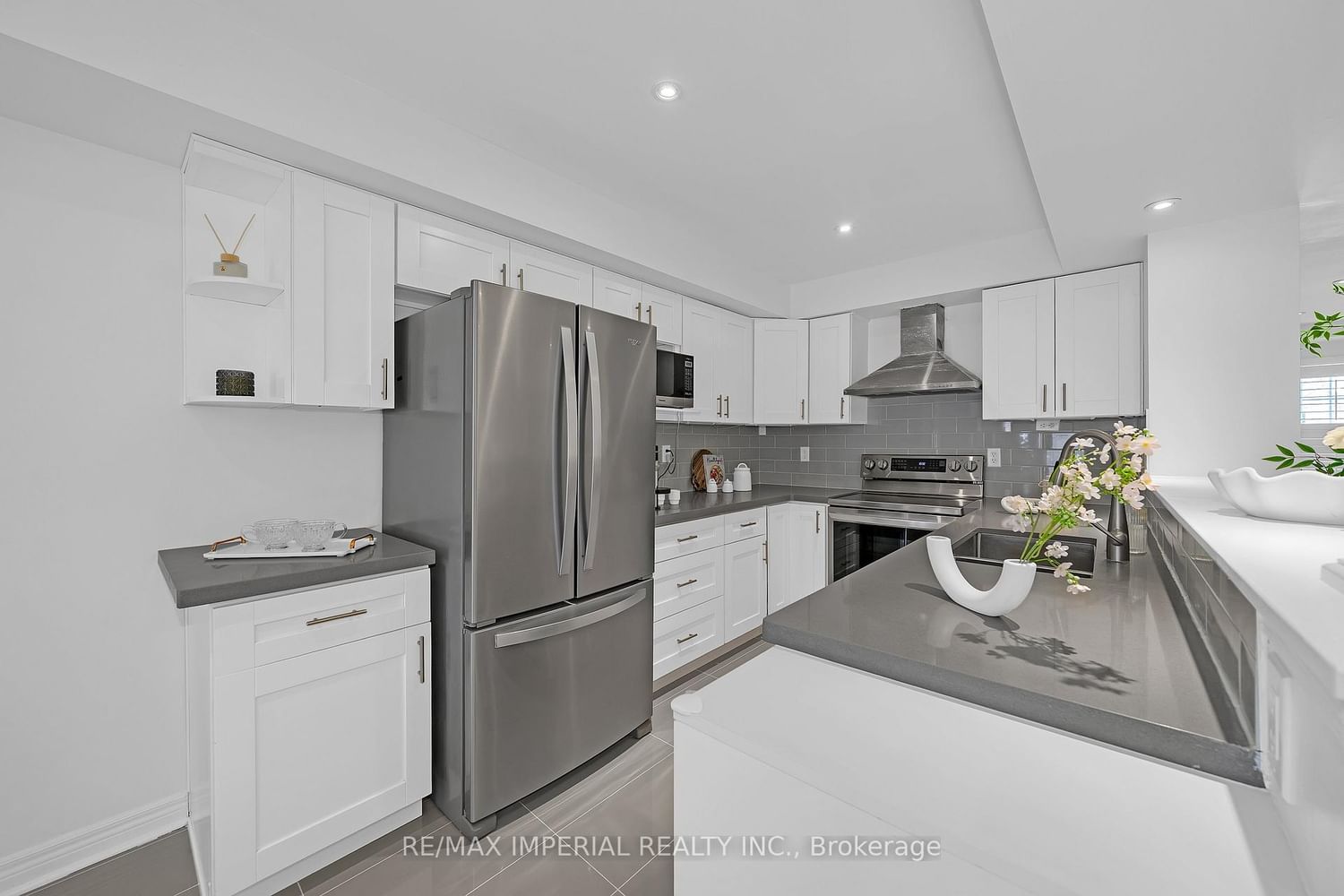 Townhouse for sale at 393 Bur Oak Avenue, Markham, Ontario, L6C 2T8 - Berczy - MLS: N12989420