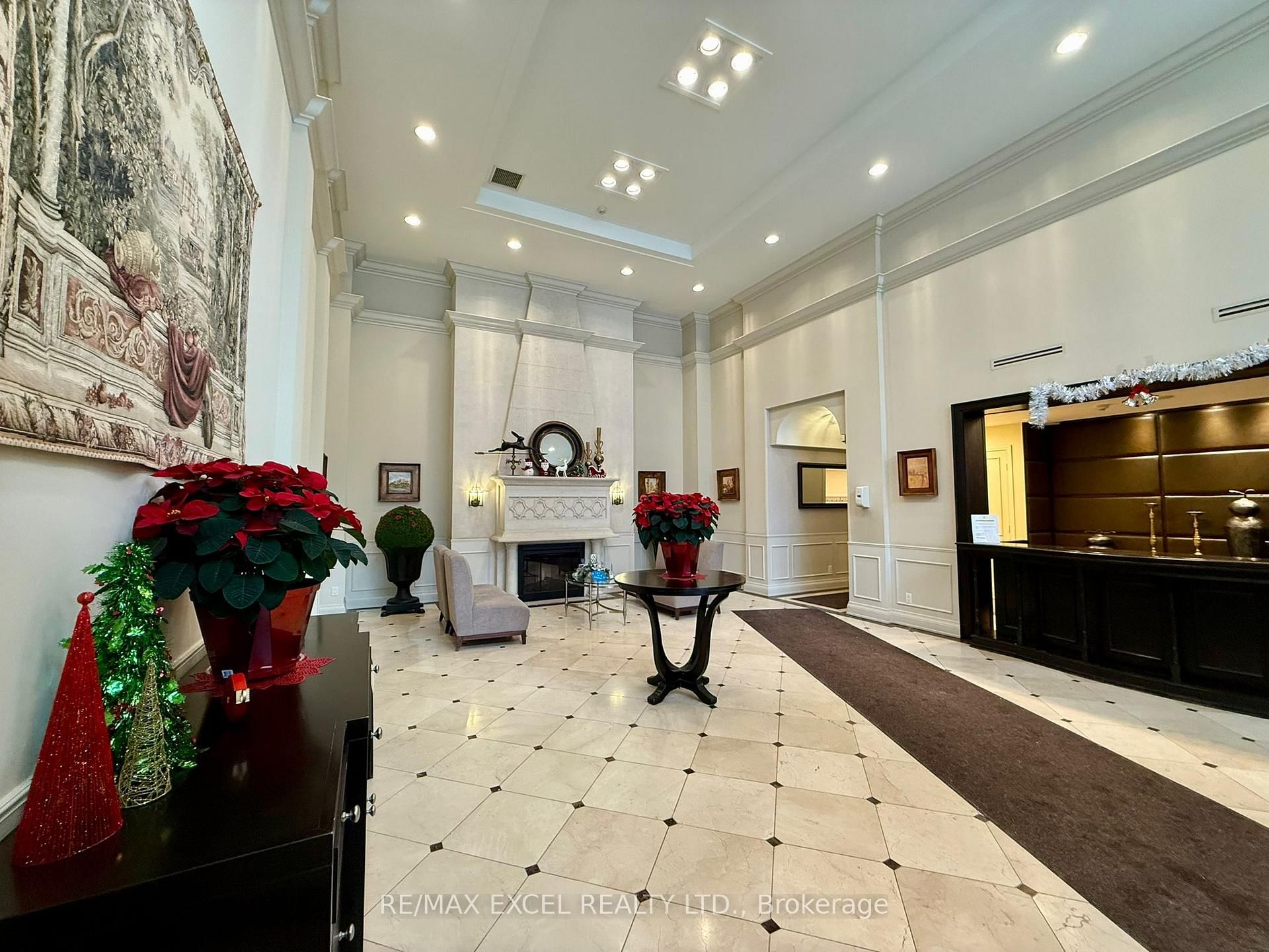 350 Red Maple Road, Unit 712