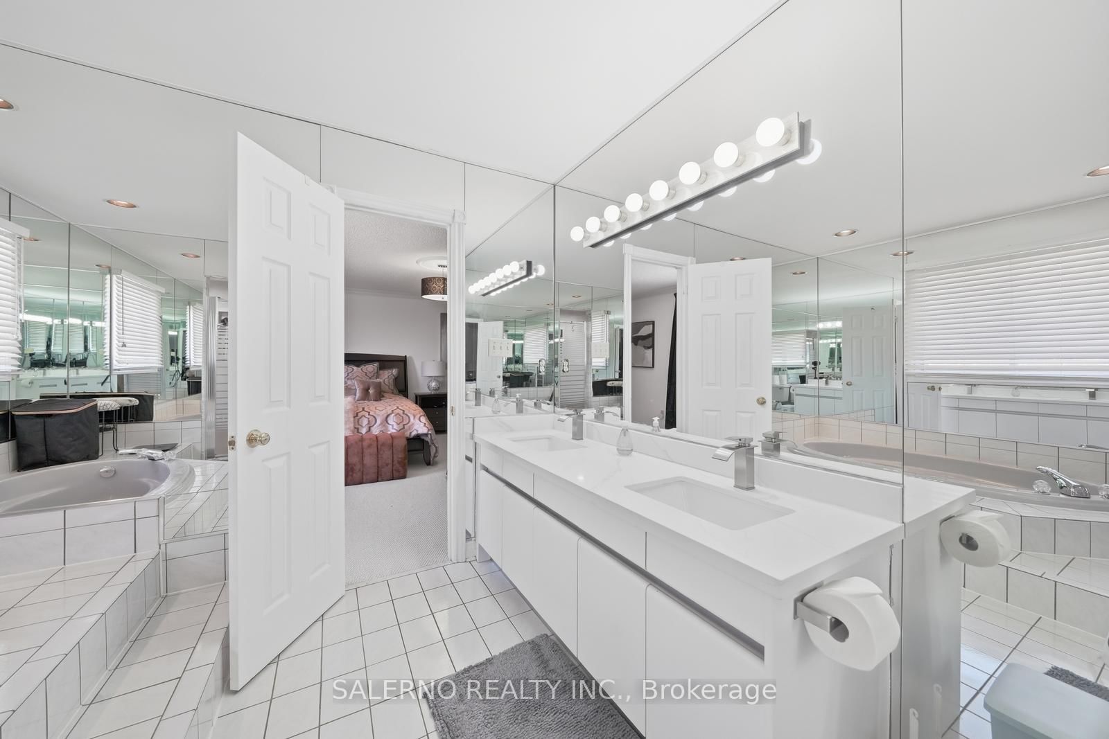 Detached House for sale at 115 Ayton Crescent, Vaughan, Ontario, L4L 7H5 - Islington Woods - MLS: N12989958