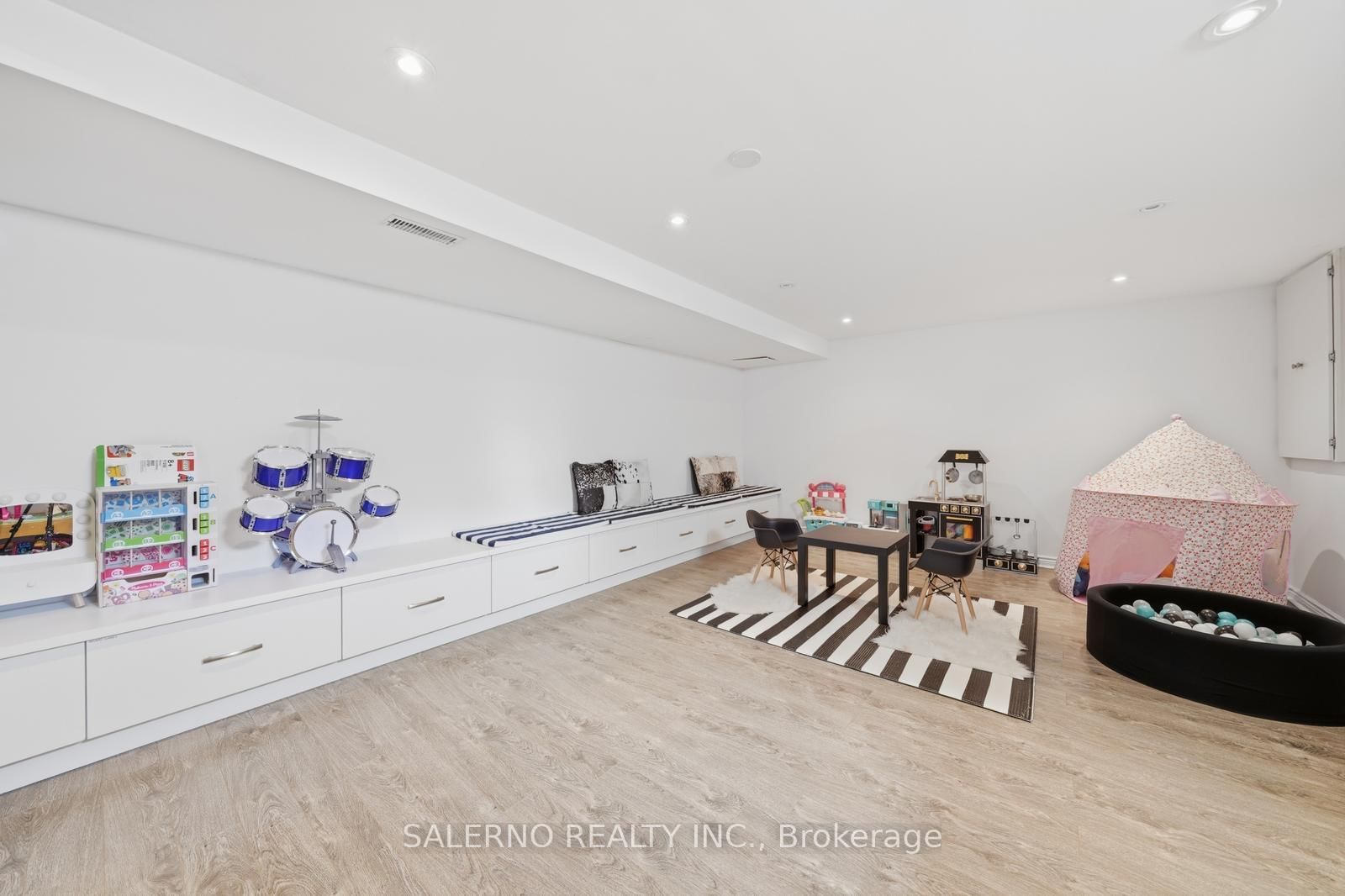 Detached House for sale at 115 Ayton Crescent, Vaughan, Ontario, L4L 7H5 - Islington Woods - MLS: N12989958