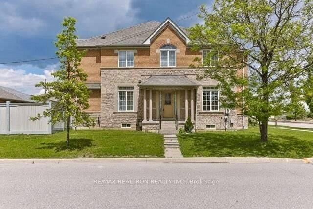 20 Forest Run Blvd, Vaughan, L4K 5J8 | Image 2