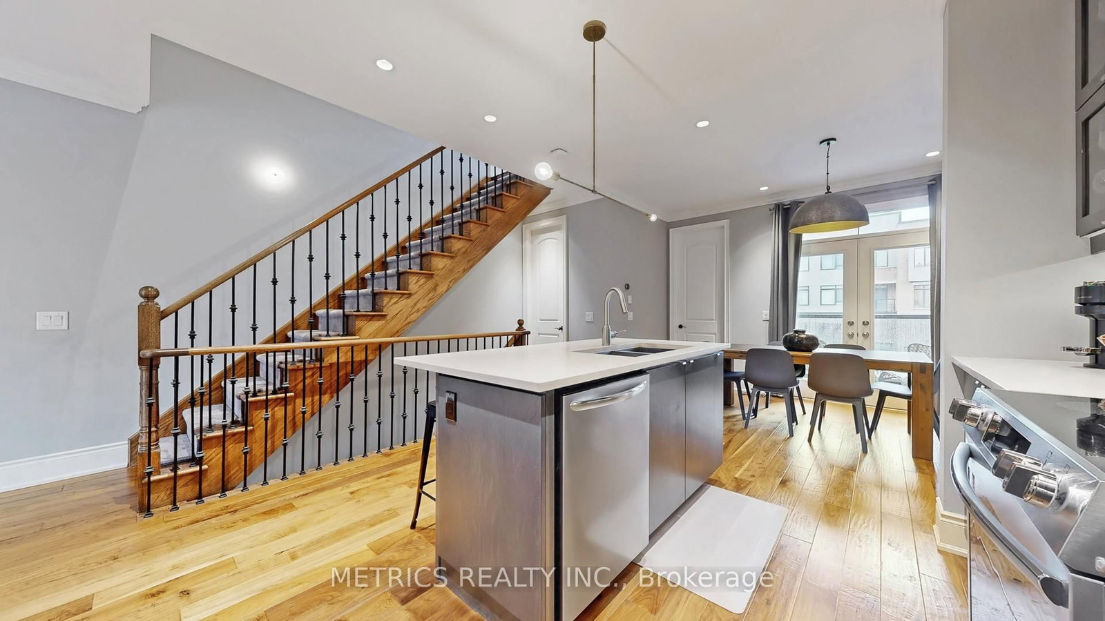 Townhouse for sale at 4 Glenngarry Crescent, Vaughan, Ontario, L6A 4Z4 - Maple - MLS: N12990082