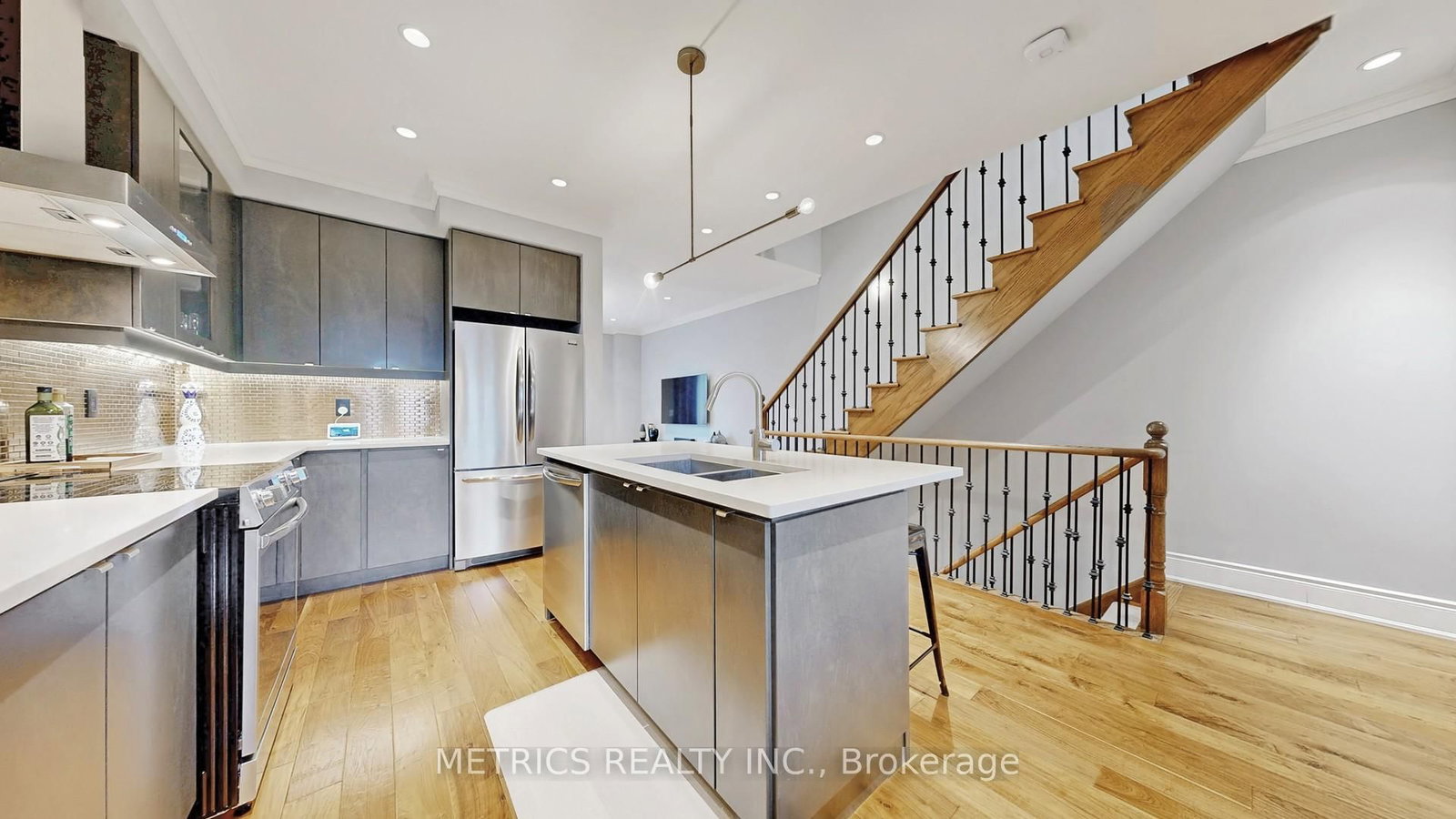 Townhouse for sale at 4 Glenngarry Crescent, Vaughan, Ontario, L6A 4Z4 - Maple - MLS: N12990082