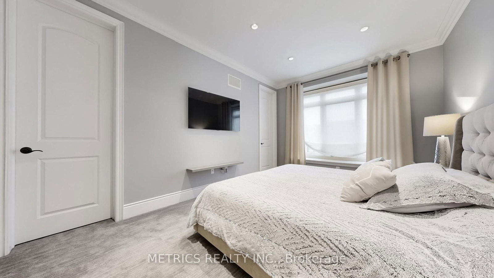 Townhouse for sale at 4 Glenngarry Crescent, Vaughan, Ontario, L6A 4Z4 - Maple - MLS: N12990082