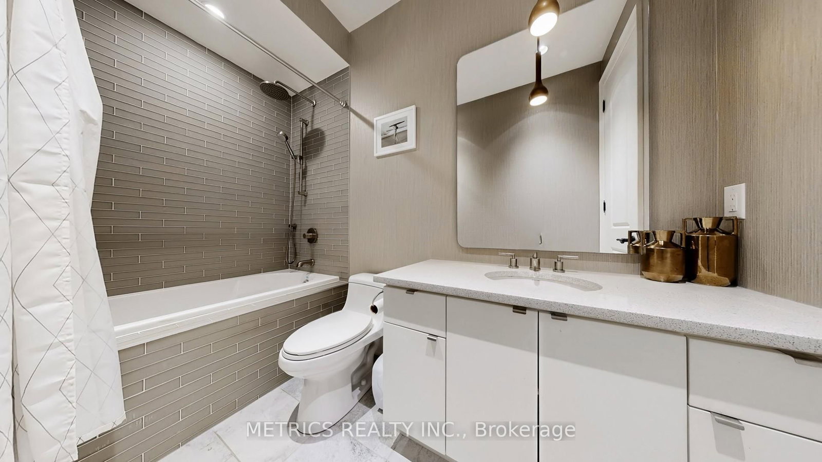 Townhouse for sale at 4 Glenngarry Crescent, Vaughan, Ontario, L6A 4Z4 - Maple - MLS: N12990082