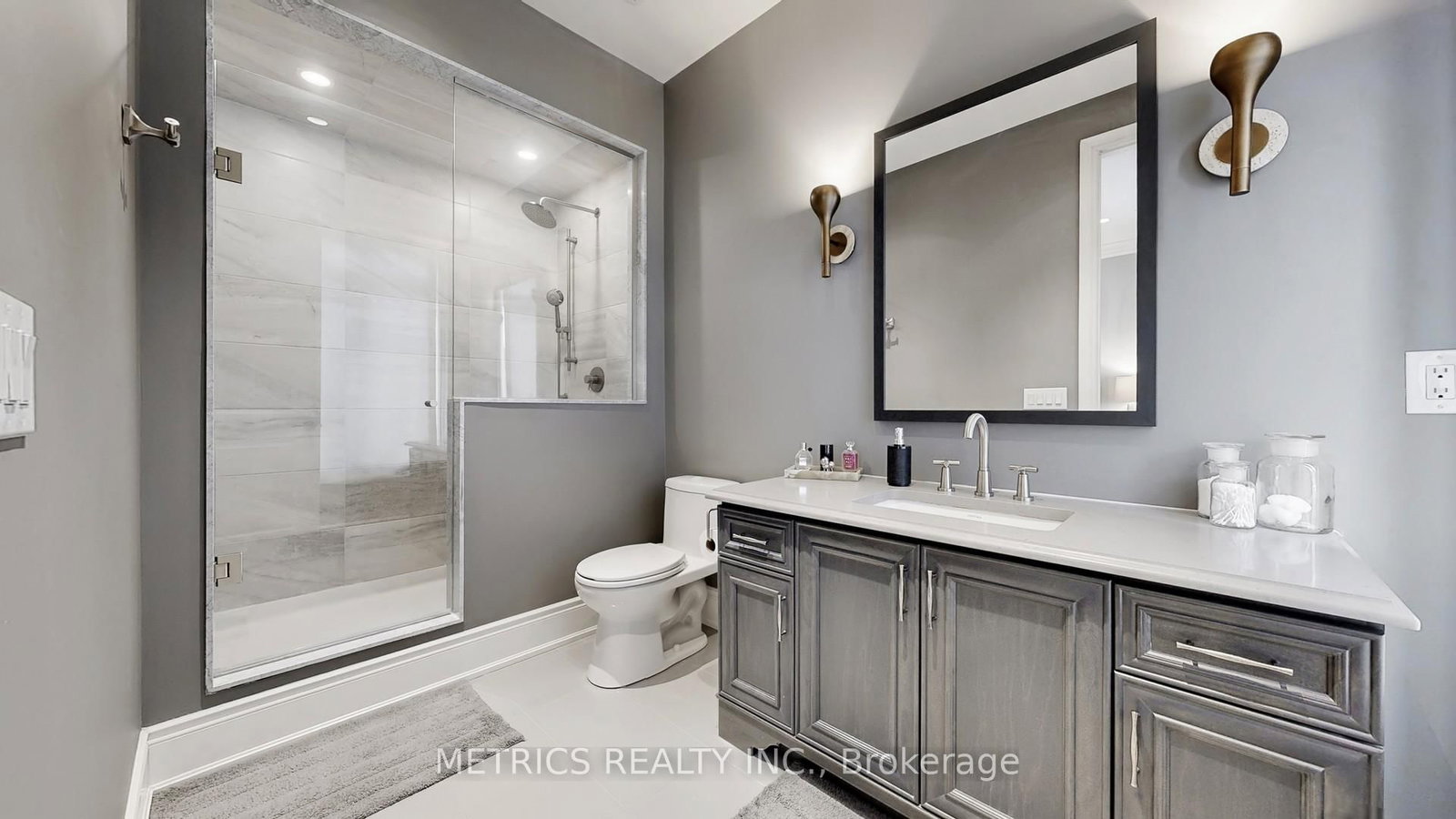 Townhouse for sale at 4 Glenngarry Crescent, Vaughan, Ontario, L6A 4Z4 - Maple - MLS: N12990082