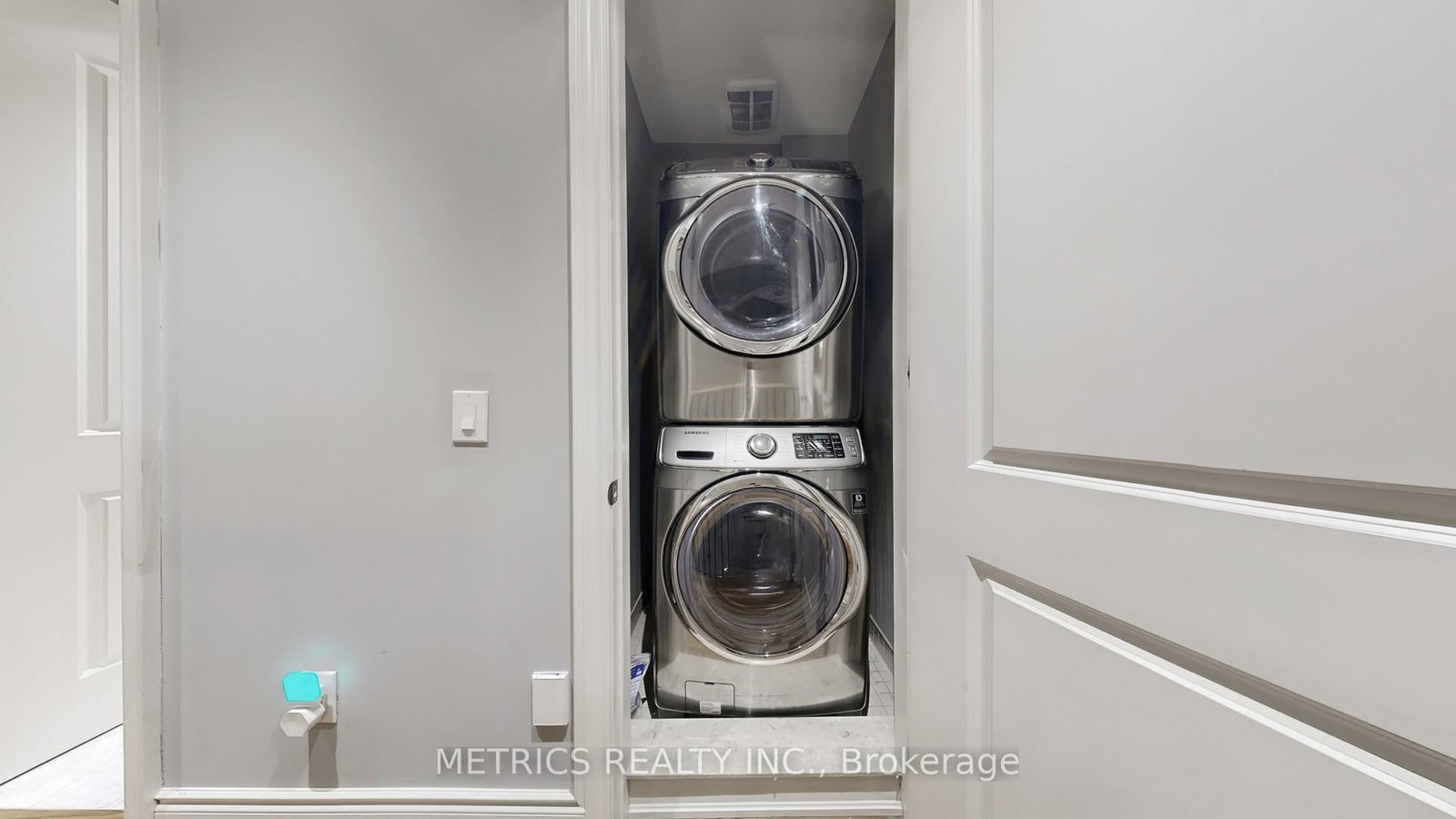 Townhouse for sale at 4 Glenngarry Crescent, Vaughan, Ontario, L6A 4Z4 - Maple - MLS: N12990082