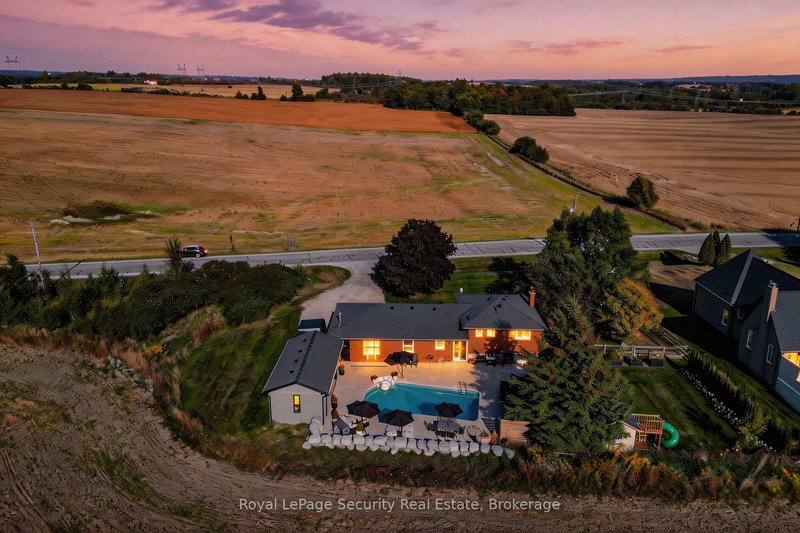 home for sale on 2564 15th Sideroad