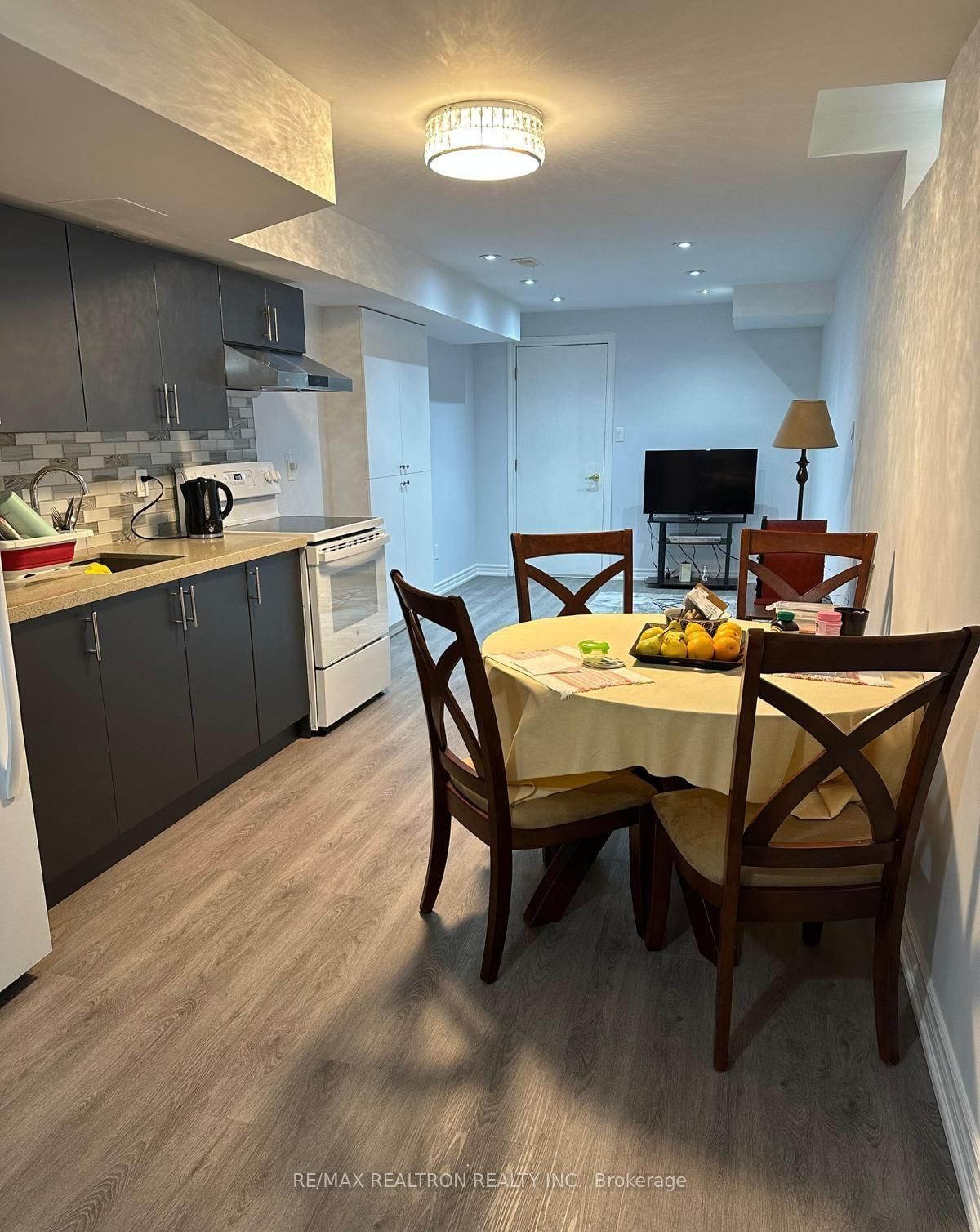 372 Mantle Avenue, Unit Basement